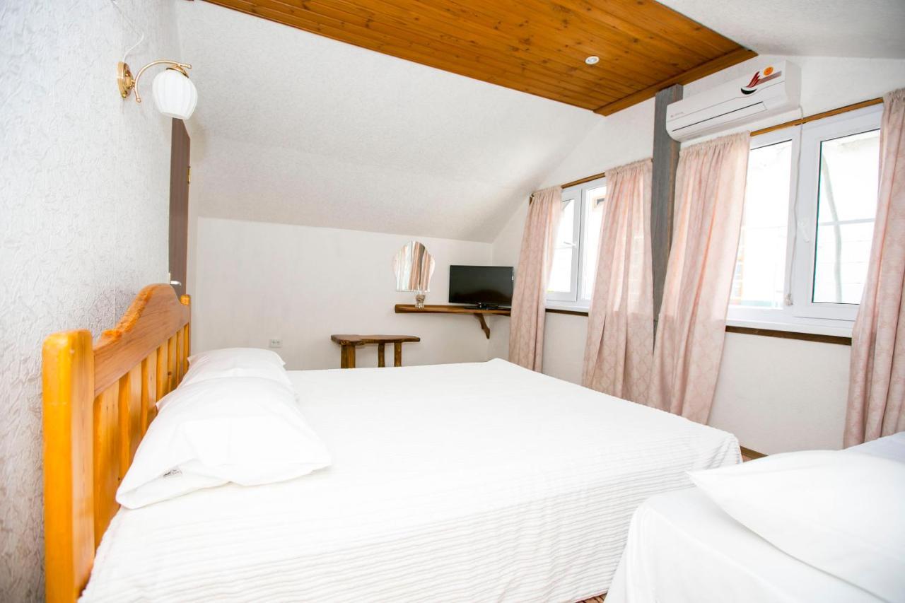 Guest House Lavr Gagra Eksteriør billede